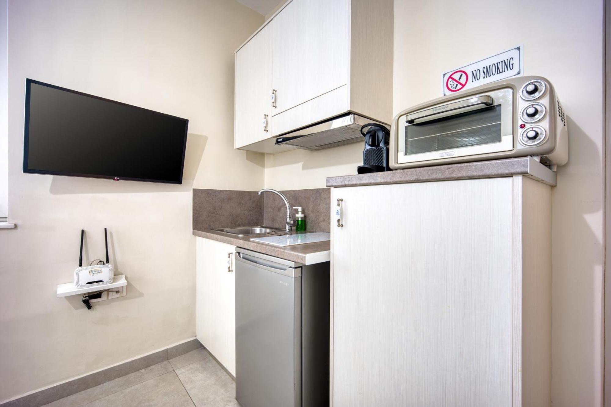 Bentzi...Boutique Apartment 1, Classic Double With Kitchenette, 2 Guests Афины Экстерьер фото